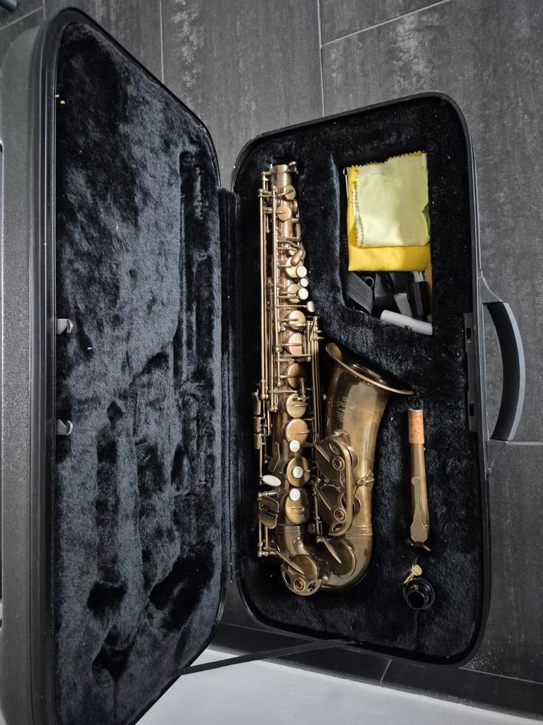 Stagg 77-SA VL Altsaxofoon - Vintage Look met Koffer, Ophalen of Verzenden, Zo goed als nieuw, Alt, Met koffer