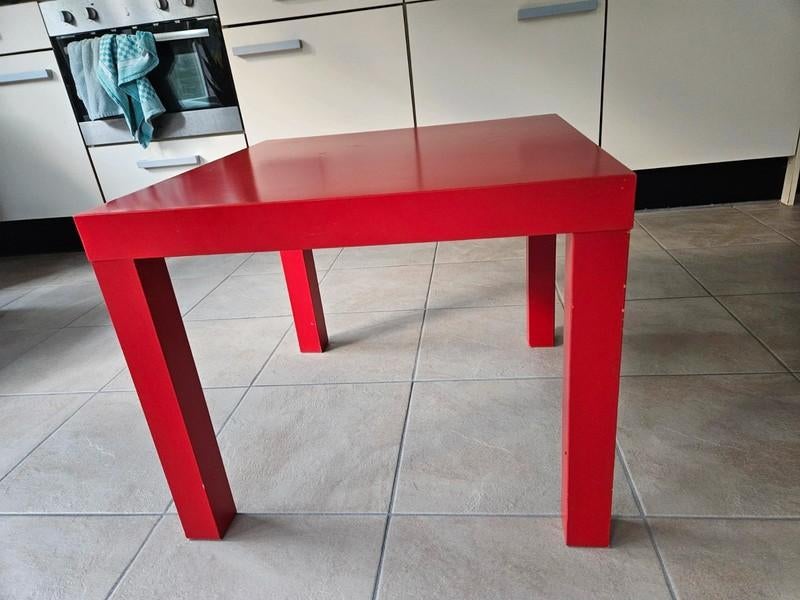 rood ikea bijzet tafeltje, goede staat, Kinderen en Baby's, Kinderkamer | Tafels en Stoelen, Ophalen, Gebruikt, Tafel(s)