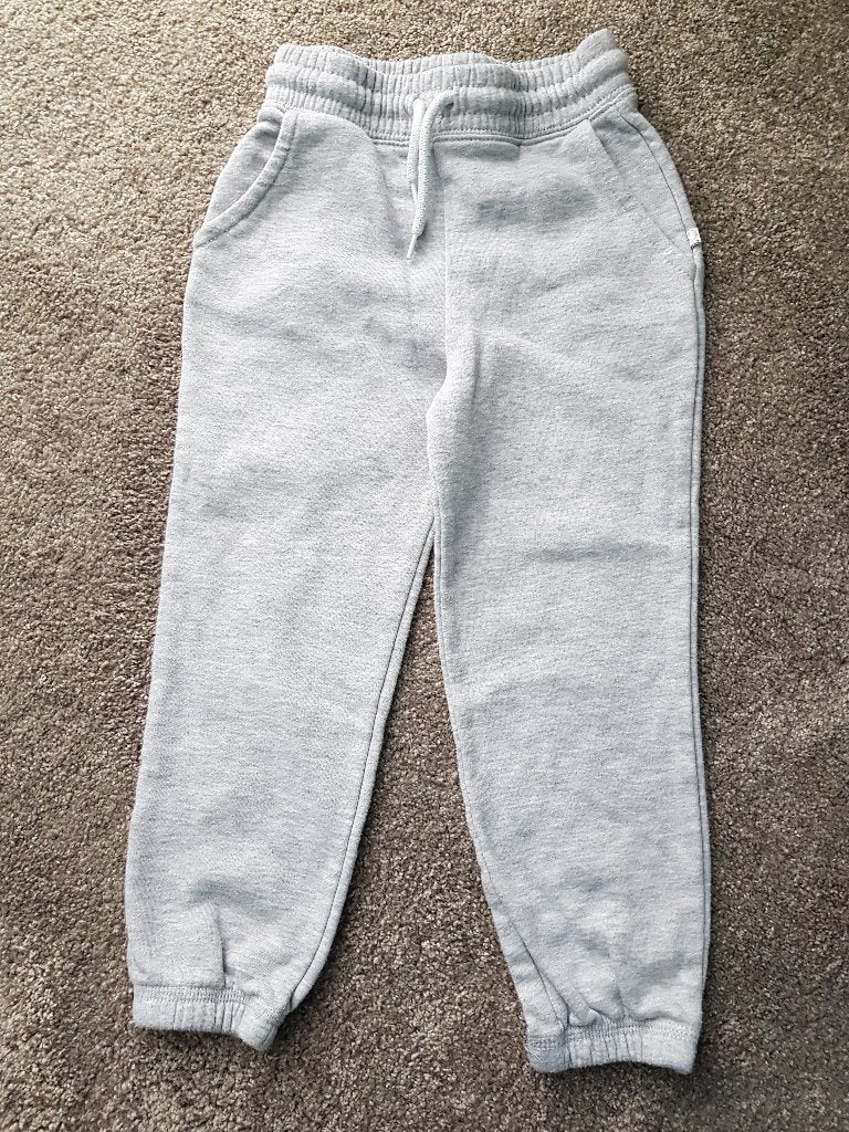 Joggingbroek voor jongen of meisje -- maat 110 / 4 - 5 jaar, Kinderen en Baby's, Kinderkleding | Maat 110, Ophalen of Verzenden