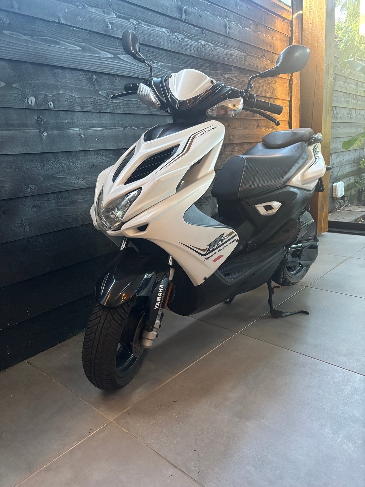 Yamaha Aerox, Fietsen en Brommers, Ophalen, Zo goed als nieuw, Benzine, Aerox
