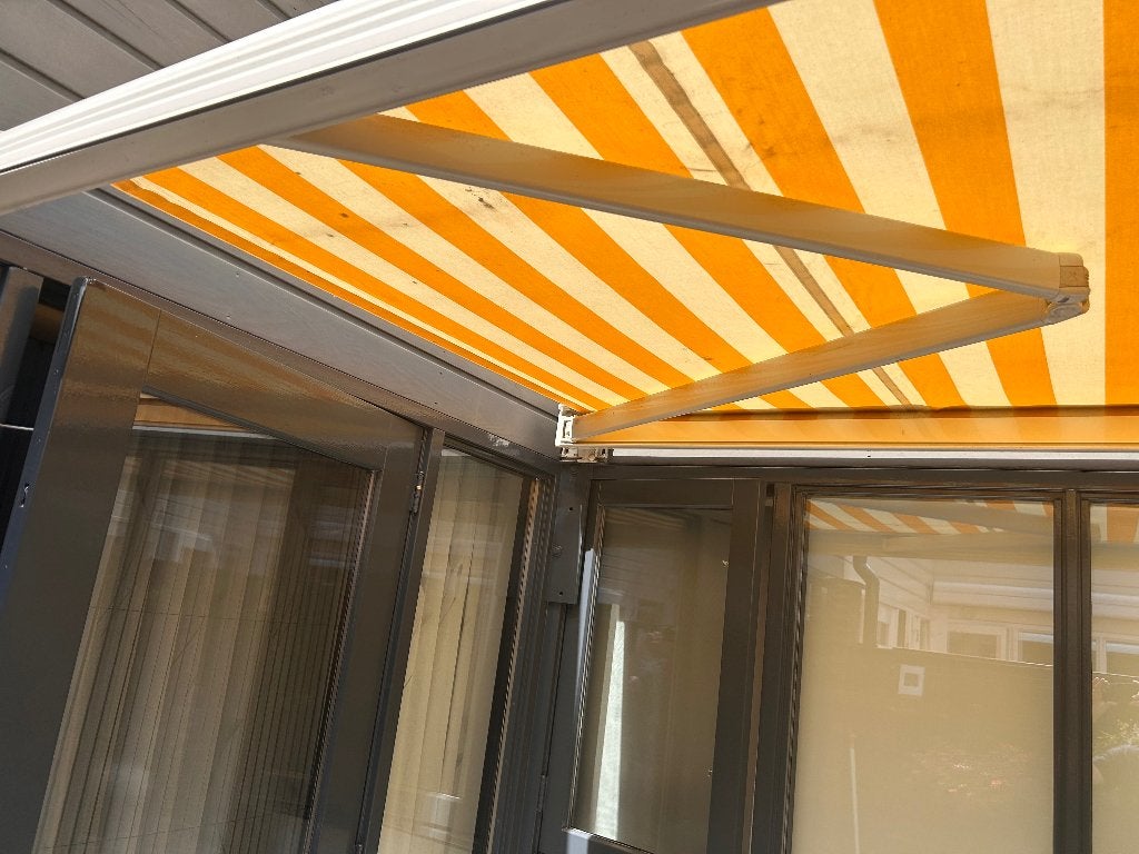 Zonnescherm 5.50 bij uitval 2.50., Tuin en Terras, Zonneschermen, Ophalen, Gebruikt, 450 cm of meer, Elektrisch