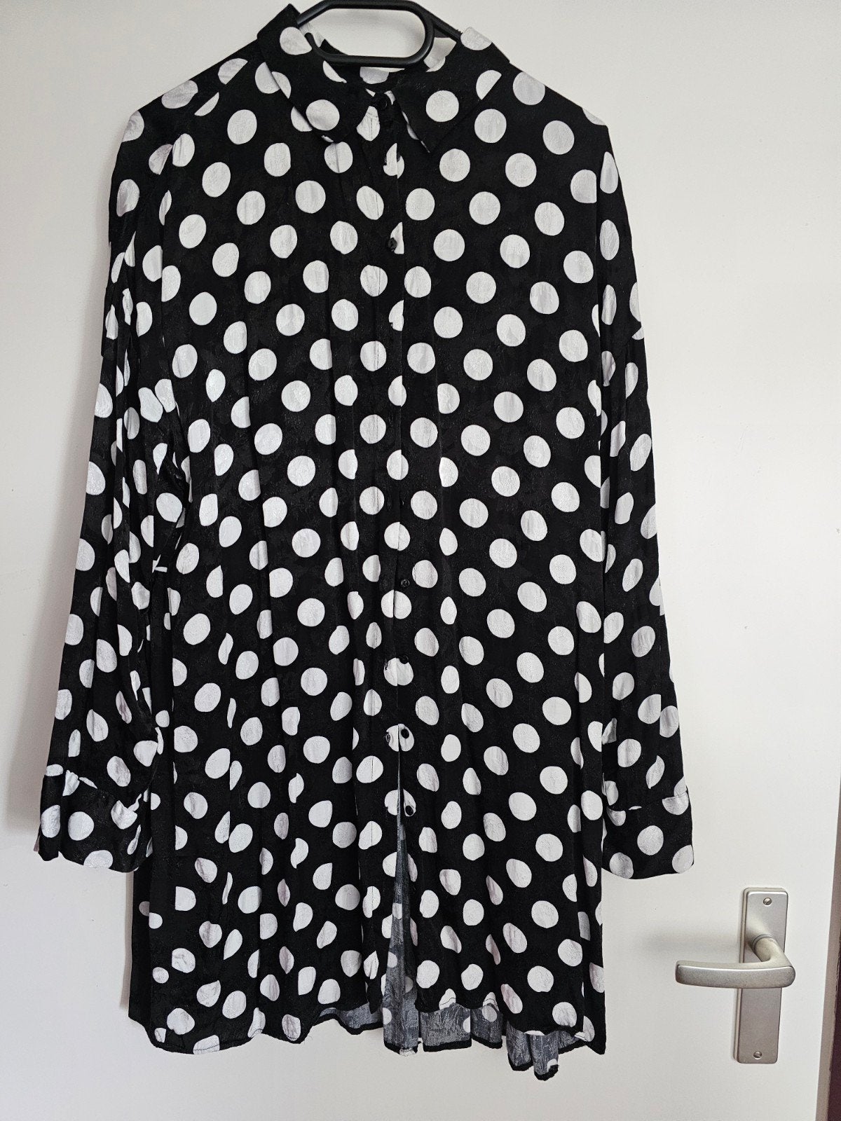 ZARA; APARTE POLKADOT BLOES L € 10,-, Kleding | Dames, Ophalen of Verzenden, Zo goed als nieuw, Zwart