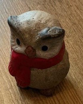 Schattige uil decoratie met rode sjaal, Meerkleurig, Overige stijlen, Ophalen of Verzenden, Zo goed als nieuw