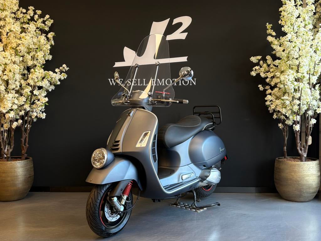 Vespa GTV 300 | Mat Grijs | 2019 | 9336 km | Akra, Gebruikt, 300 cc, ., Ophalen of Verzenden