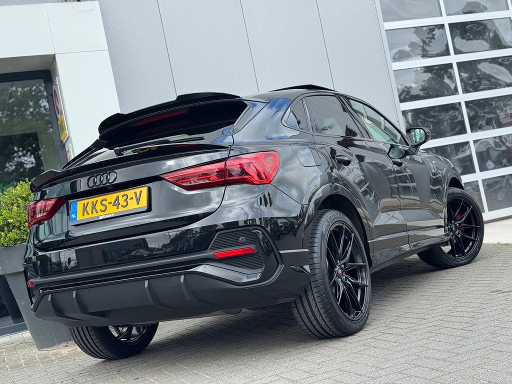 Audi Q3 Sportback 35 TFSI S Edition * Panoramadak * Matrix L, 15 km/l, Zwart, 4 cilinders, 1505 kg