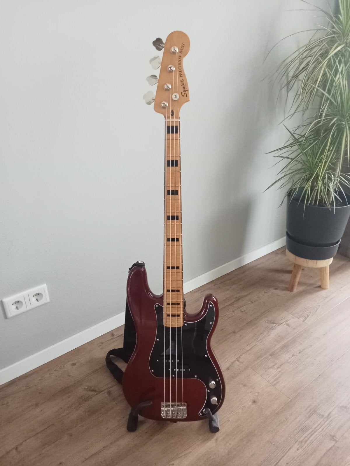 Squier 70's Vibe Precision Bass by Fender - Zo goed als nieu, Ophalen, Zo goed als nieuw, Elektrisch