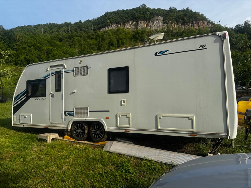 DELTA LUNAR 2017 Luxe Caravan met Mover en Verwarming, Caravans en Kamperen, Caravans, Mover, Treinzit, Dwarsbed, Particulier