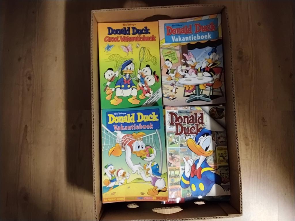 4 bananen dozen met diverse Donald ducks, Meerdere comics, Ophalen, Zo goed als nieuw, Europa