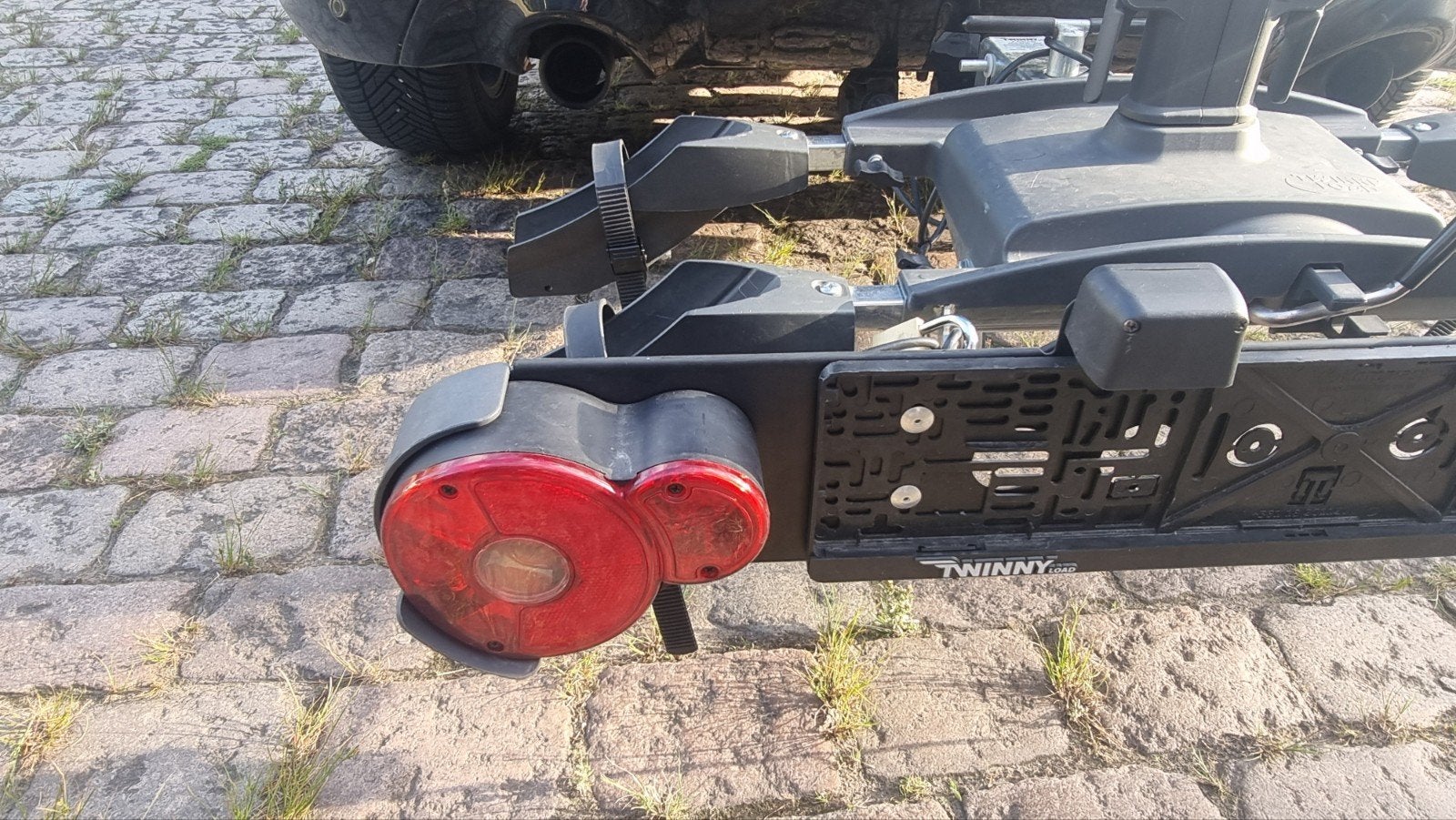 Twinny Load E-carrier, compacte fietsendrager voor 2 fietsen, Ophalen