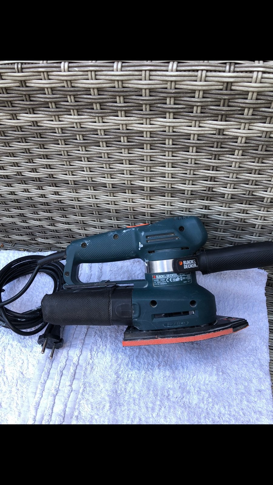 In goede staat BLACK DECKER schuurmachine werkt goed, Doe-het-zelf en Verbouw, Ophalen of Verzenden, Zo goed als nieuw, Minder dan 600 watt