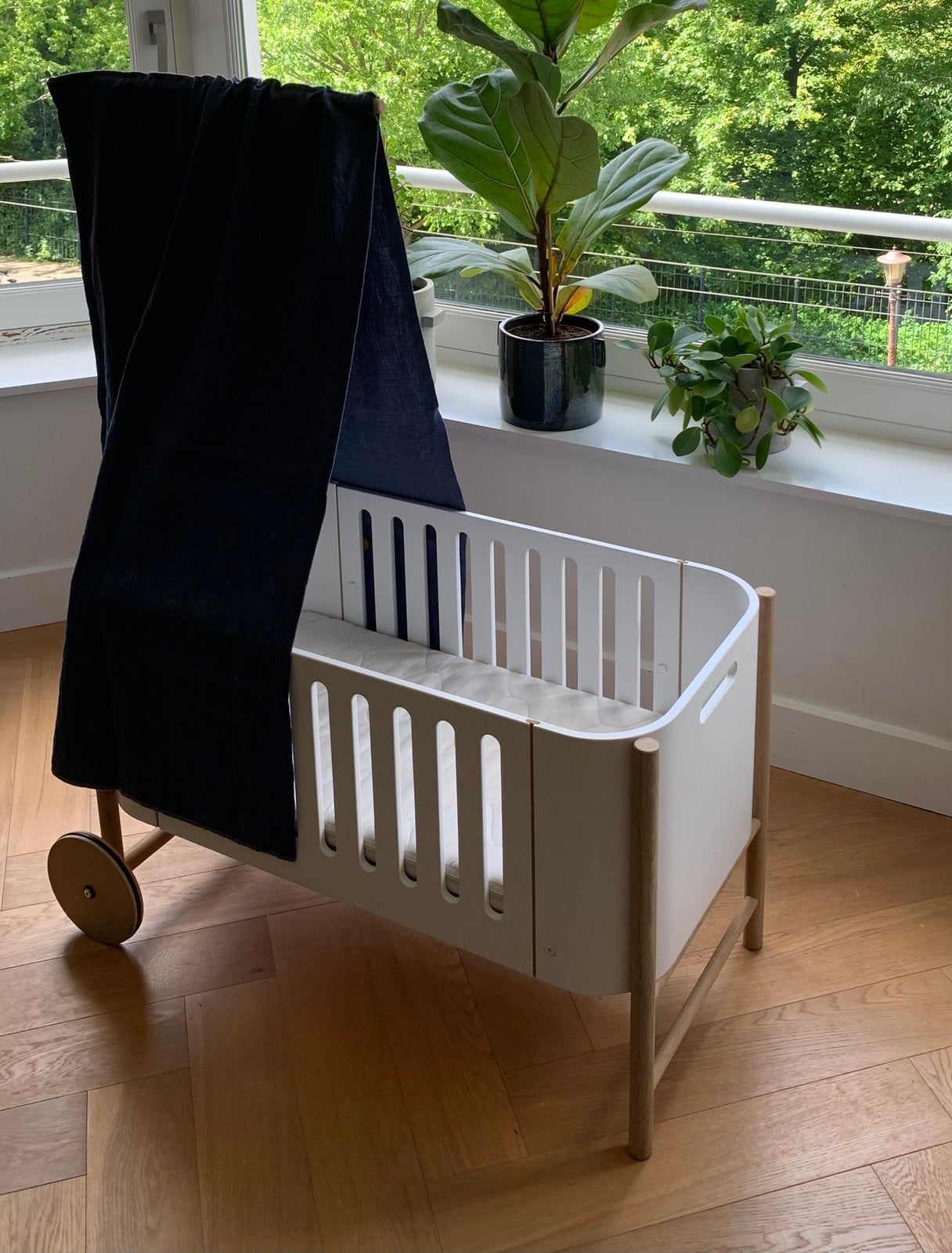 Moet Weg: Oliver Furniture Wood Co-Sleeper + Bench, Ophalen, Zo goed als nieuw, Wieg