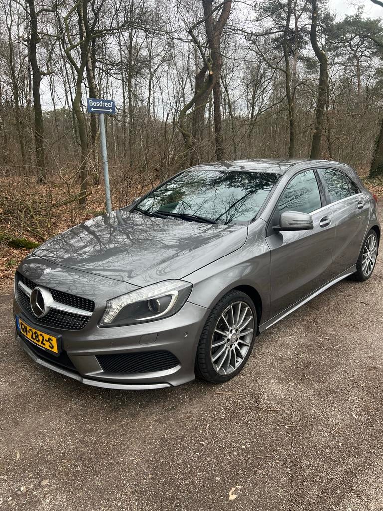 Mercedes-Benz A-Klasse AMG 1.6 A180 Blue EFF AUT 2015 Grijs, 4 cilinders, Leder en Stof, 122 pk, 1200 kg