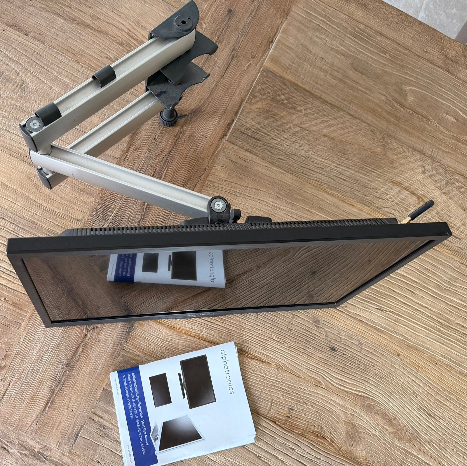 Alphatronics 24” 12V Caravan/Camper TV incl. beugel, Ophalen, Gebruikt