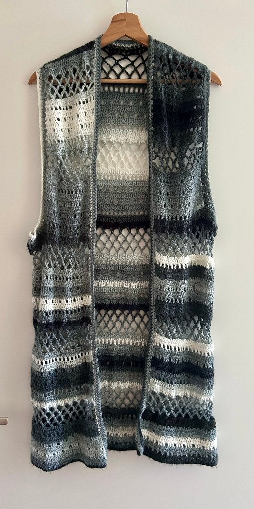 Grijs  Gehaakt Boho Vest Maat  42/44, Kleding | Dames, Truien en Vesten, Ophalen of Verzenden, Zo goed als nieuw, Maat 38/40 (M)