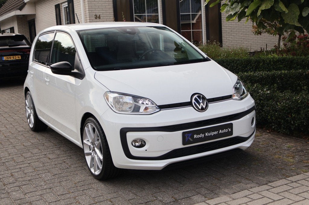 Volkswagen UP 1.0 (65pk) Airco/Lane assist/DAB/17 Inch/Stoel, Auto's, Volkswagen, 65 pk, Gebruikt, Up!, 4 stoelen
