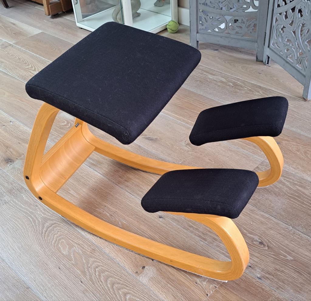 Stokke Varier kniestoel, Huis en Inrichting, Ophalen of Verzenden, Ergonomisch, Zwart