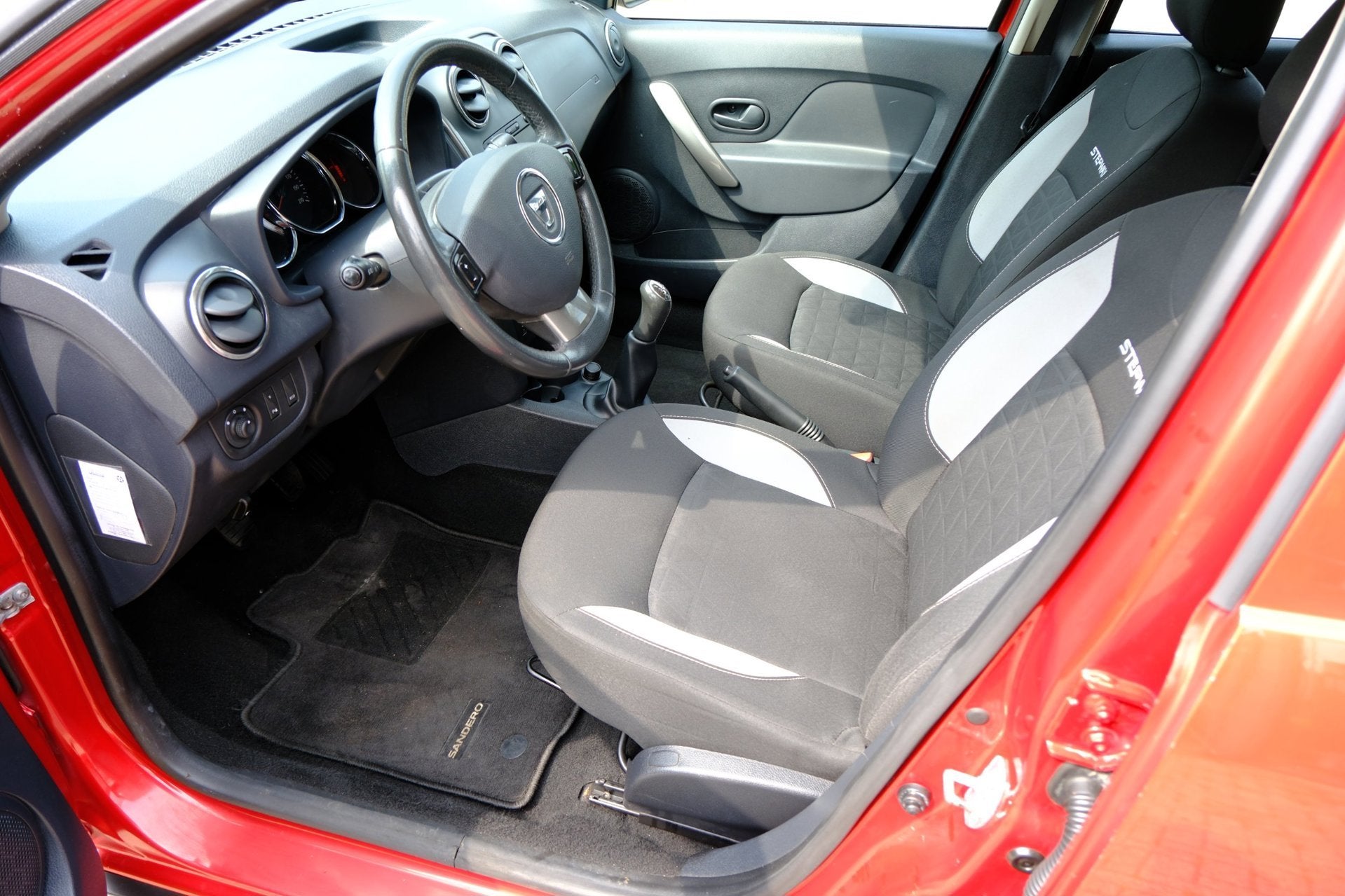 Dacia Sandero 0.9 TCe Stepway Lauréate Navi|Airco|Cruise|Tr, Auto's, Voorwielaandrijving, Stof, Gebruikt, 31 €/maand