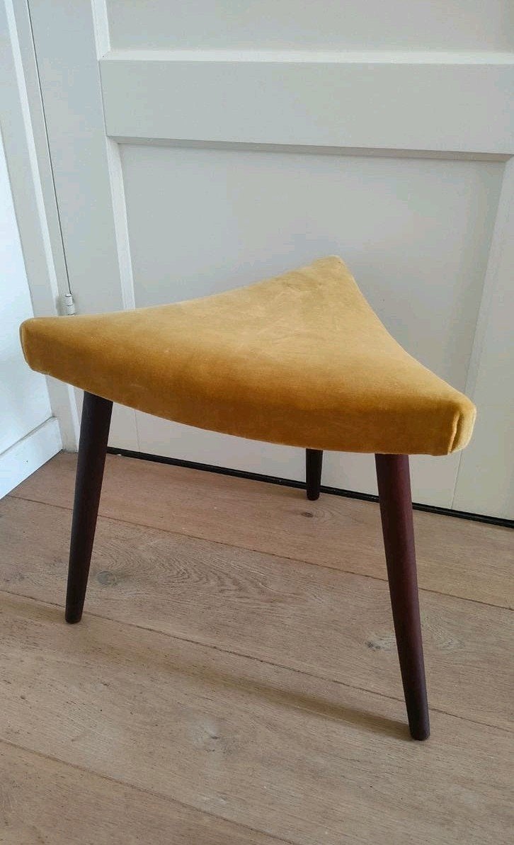 vintage krukje oker velours teak poef vintage hocker, Minder dan 50 cm, Minder dan 50 cm, Ophalen of Verzenden, Stof