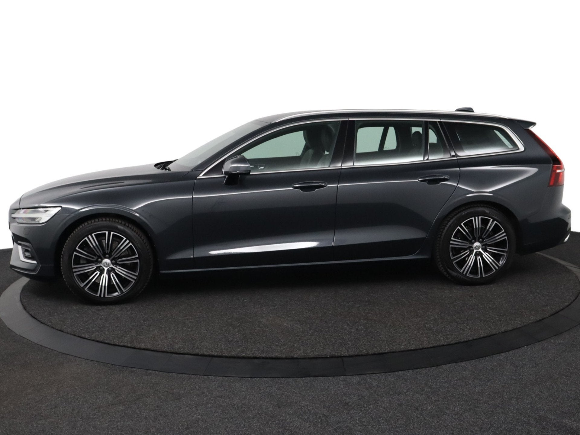 Volvo V60 2.0 T5 Inscription | trekhaak | All Season | Keuri, 15 km/l, Euro 6, 4 cilinders, Leder