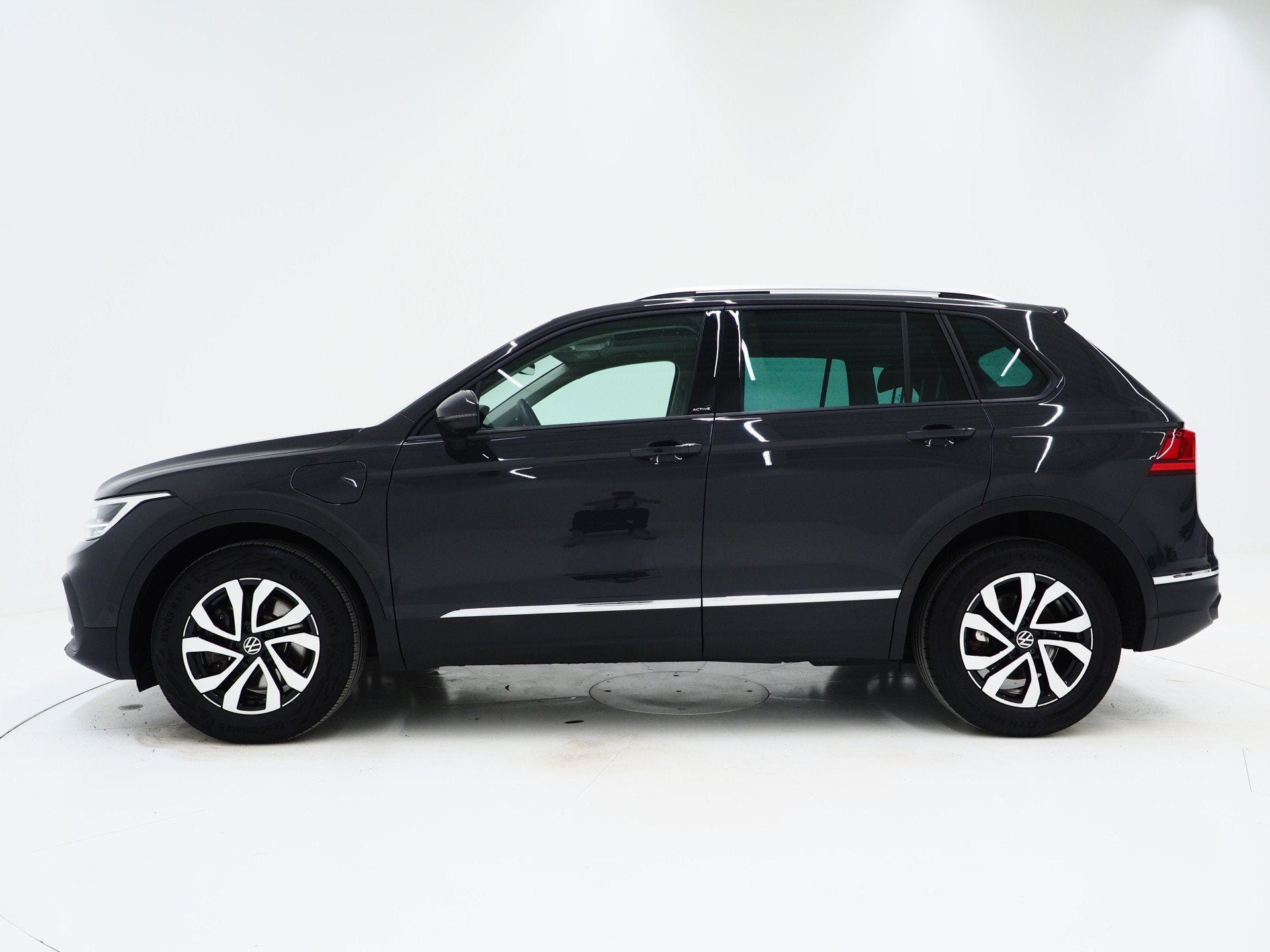 Volkswagen Tiguan 1.4 TSI eHybrid Elegance | Panoramadak | H, 1716 kg, Stof, Gebruikt, Zwart