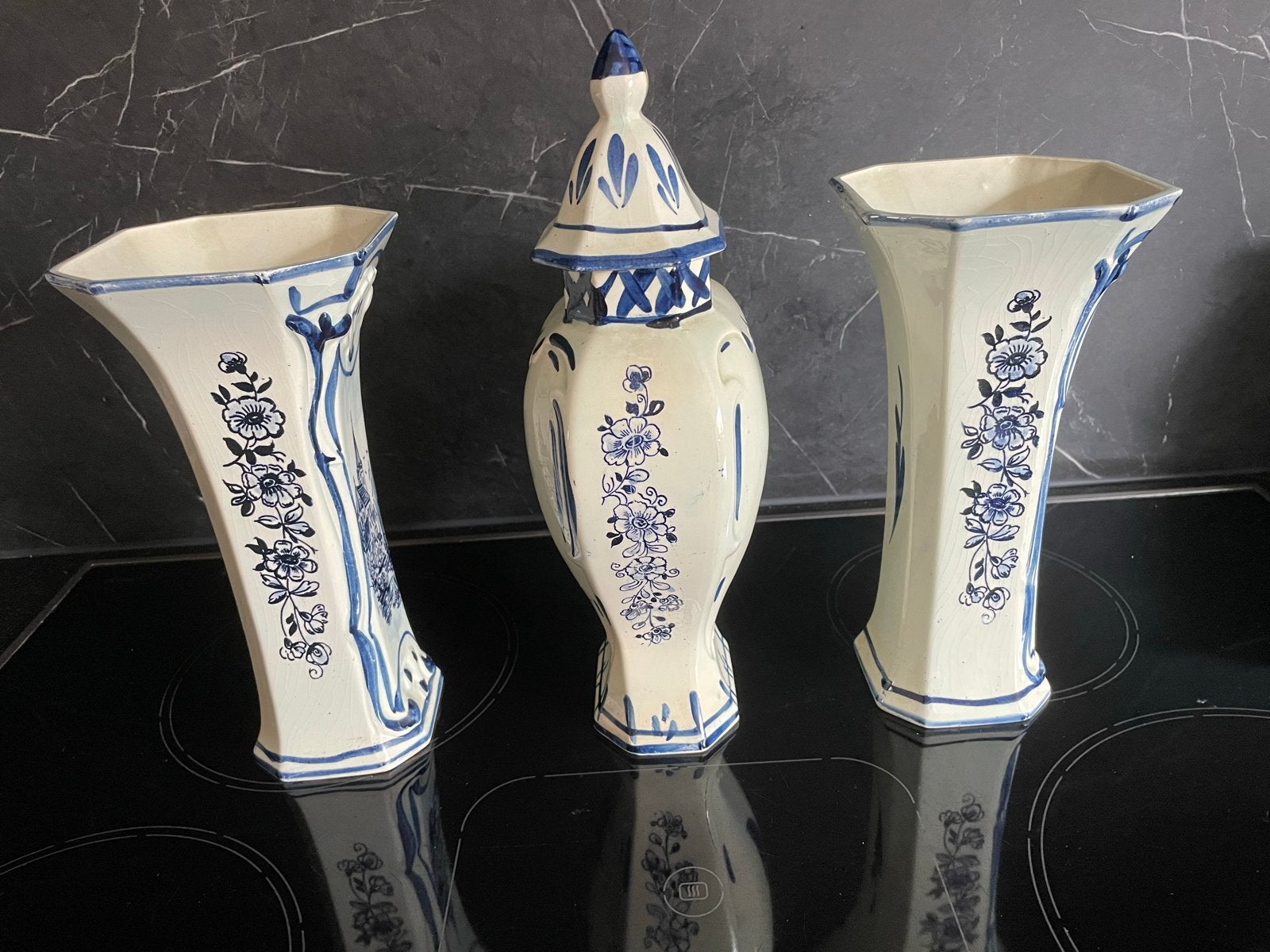Delfts Blauw Vazen Set - Kaststel met kerk, Ophalen