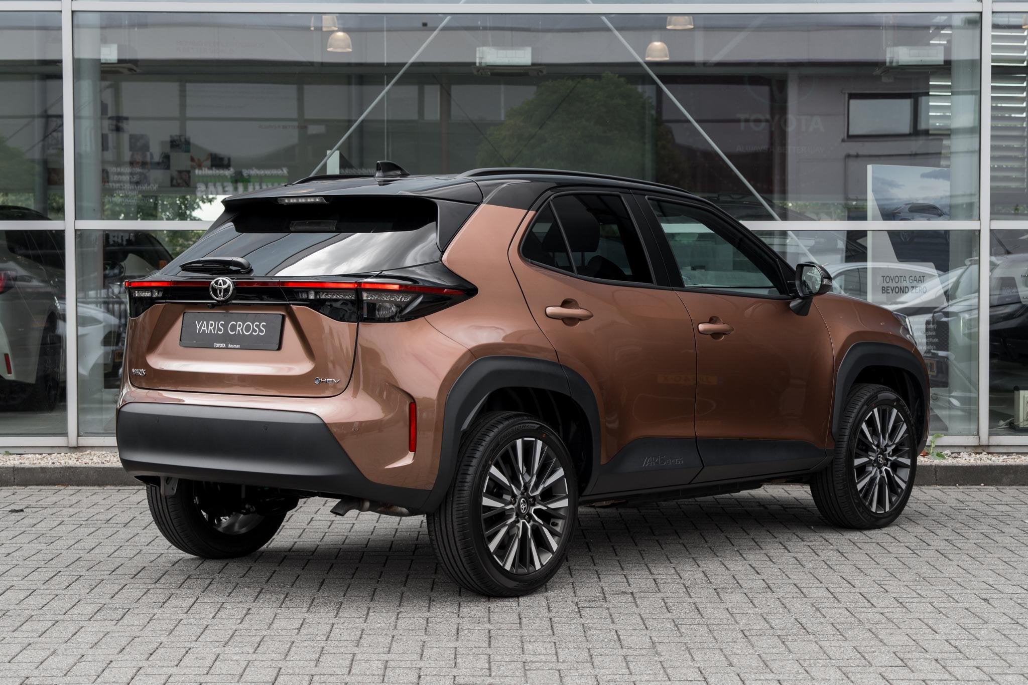 Toyota Yaris Cross 1.5 Hybrid 130 Executive Premium Pack, Auto's, Gebruikt, Bruin, Leder en Stof, Bedrijf