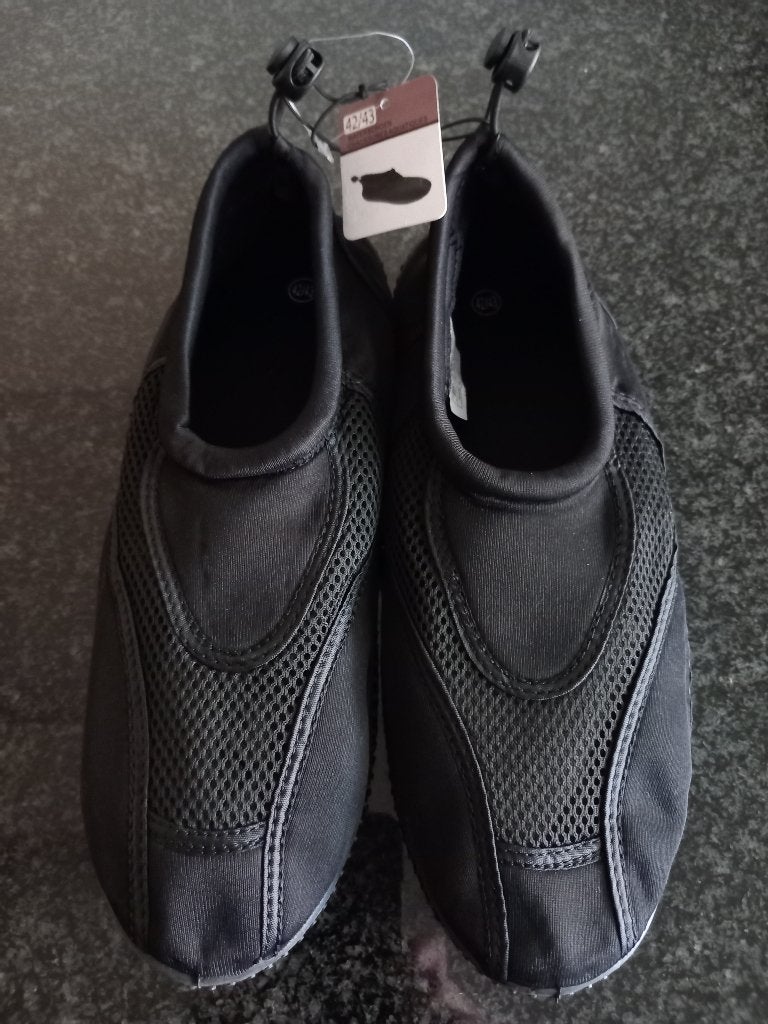Waterschoenen, kleur zwart maat 42/43 spiksplinternieuw!!!, Zwart, Overige typen, Nieuw, Ophalen of Verzenden