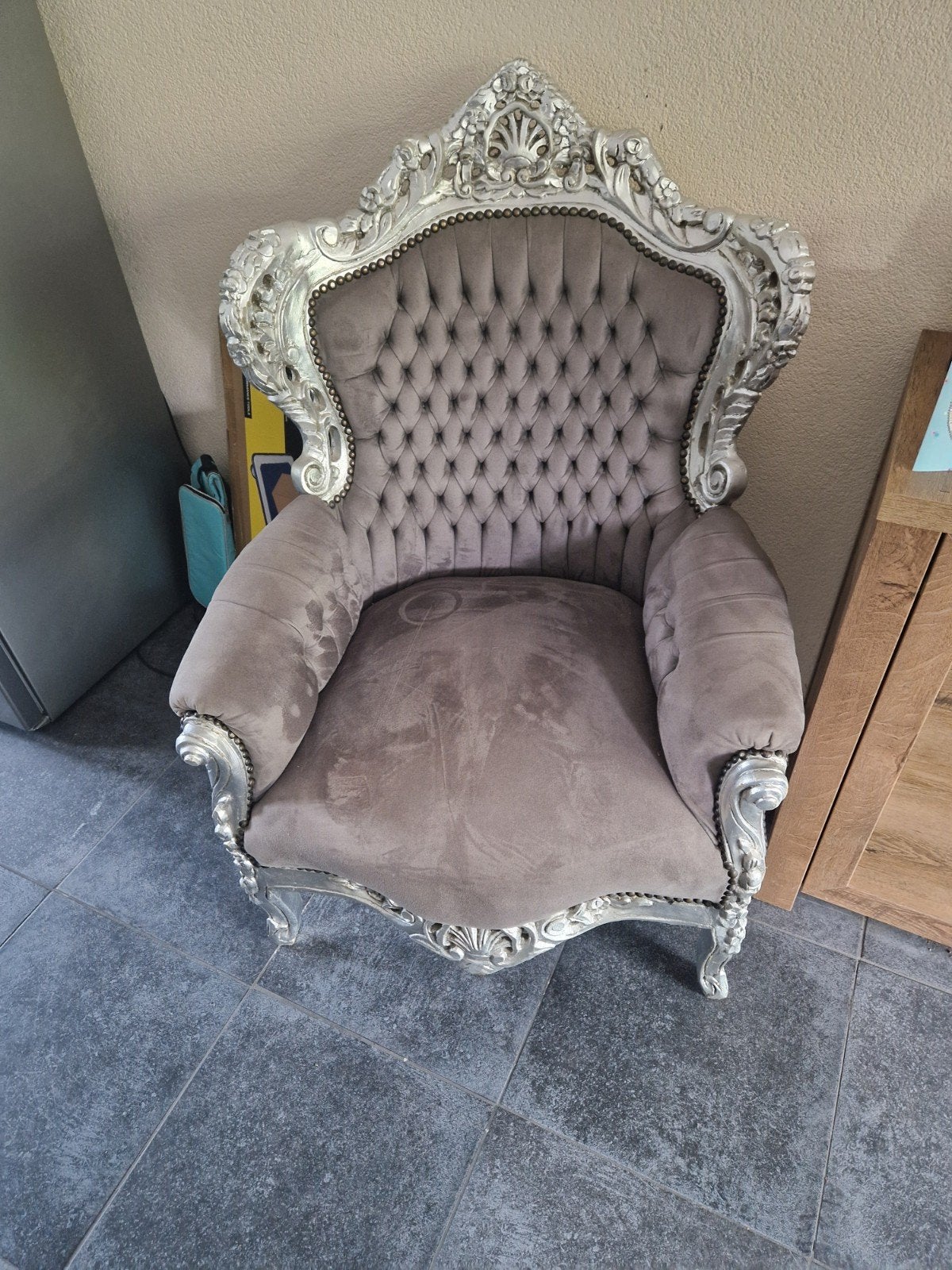 Barokke Fauteuil - Grijs Fluweel met Zilveren Frame, Huis en Inrichting, Gebruikt, Ophalen of Verzenden, Stof, 75 tot 100 cm