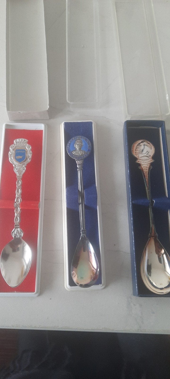 souvenir lepeltjes Nieuw  in doos, Ophalen, Nieuw, Metaal, Bestek