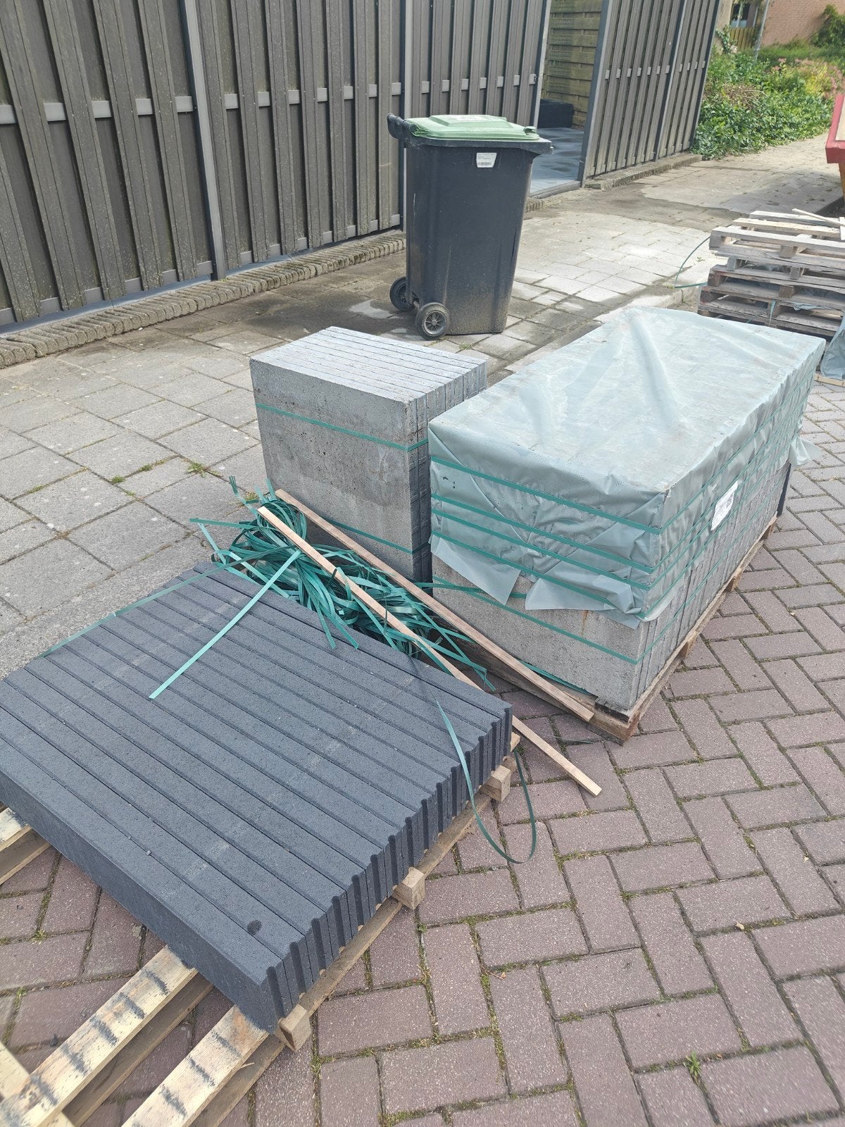 Nieuwe grijze terrastegels (13m2) en antraciet opsluitbanden, Tuin en Terras, Tegels en Klinkers, Ophalen, Nieuw, 10 m² of meer