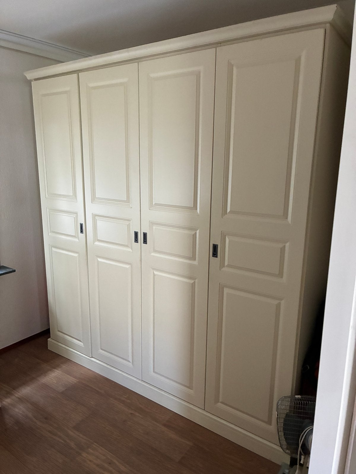 Ruime kledingkast met hangrek en planken (207x220x65 cm), Ophalen, Met plank(en), Gebruikt, 200 cm of meer