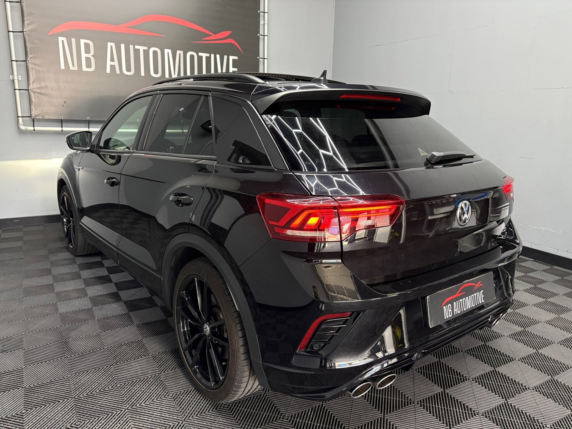 Volkswagen T-Roc 2.0 TSI 4Motion R, Auto's, Gebruikt, 4 cilinders, 1984 cc, Zwart