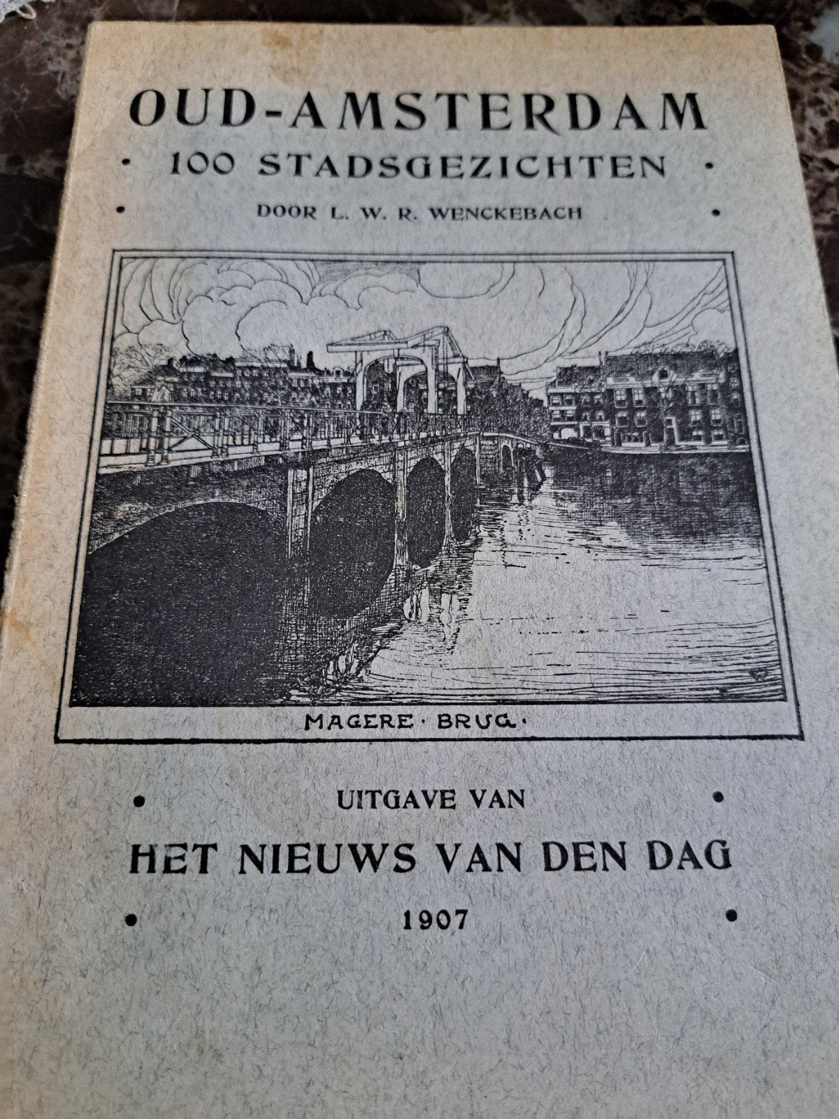 Oud-Amsterdam: 100 Stadsgezichten - L.W.R. Wenckebach, Boeken, Ophalen of Verzenden, 20e eeuw of later, Gelezen, L.W.R. Wenckebach