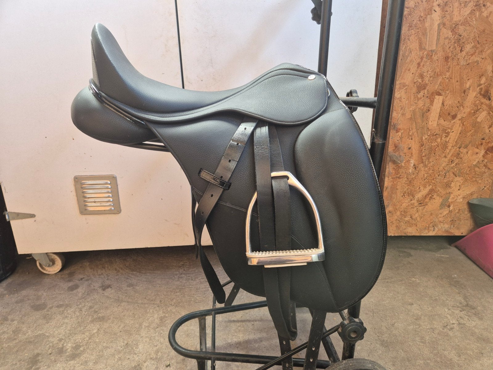 NORTON PRO DRESSUURZADEL Zwart, Dieren en Toebehoren, Paarden en Pony's | Zadels, Zo goed als nieuw, Dressuur, L (17.5 inch), Vlakke zit