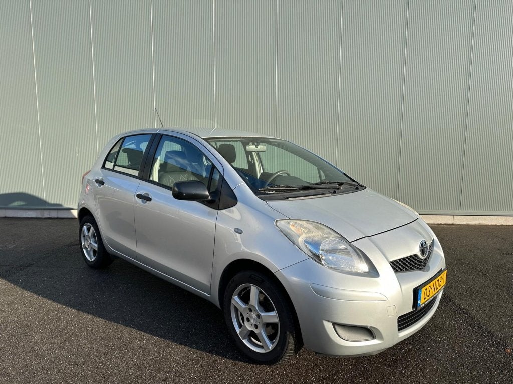 Toyota Yaris 1.3 VVTi Comfort AIRCO | NAP !, Auto's, Euro 5, 40 €/maand, 4 cilinders, Bedrijf