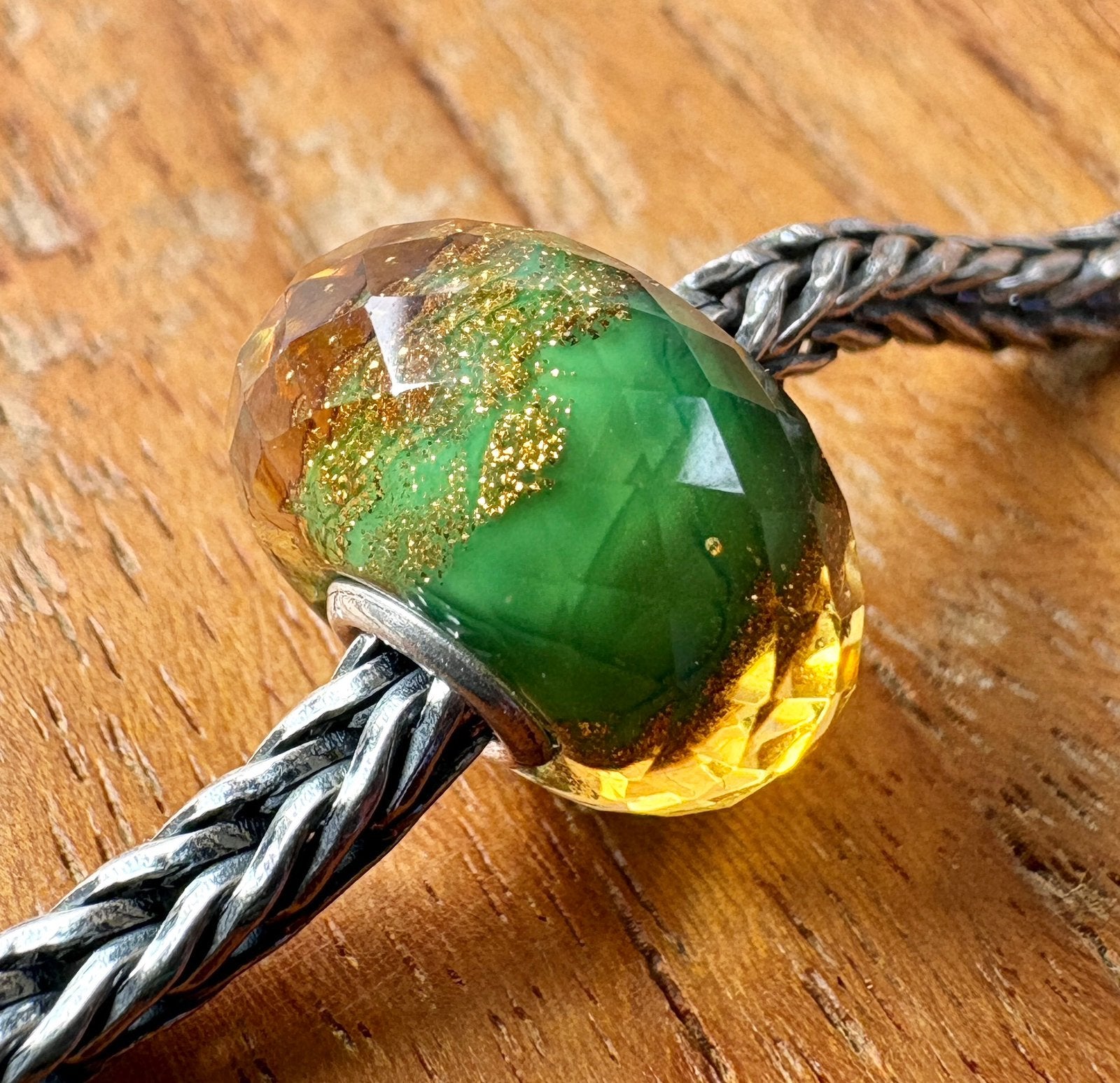 Trollbeads Groene Vonken Facet NIEUW, Sieraden, Tassen en Uiterlijk, Bedels, Verzenden, Nieuw, Glas of Kristal, Trollbeads