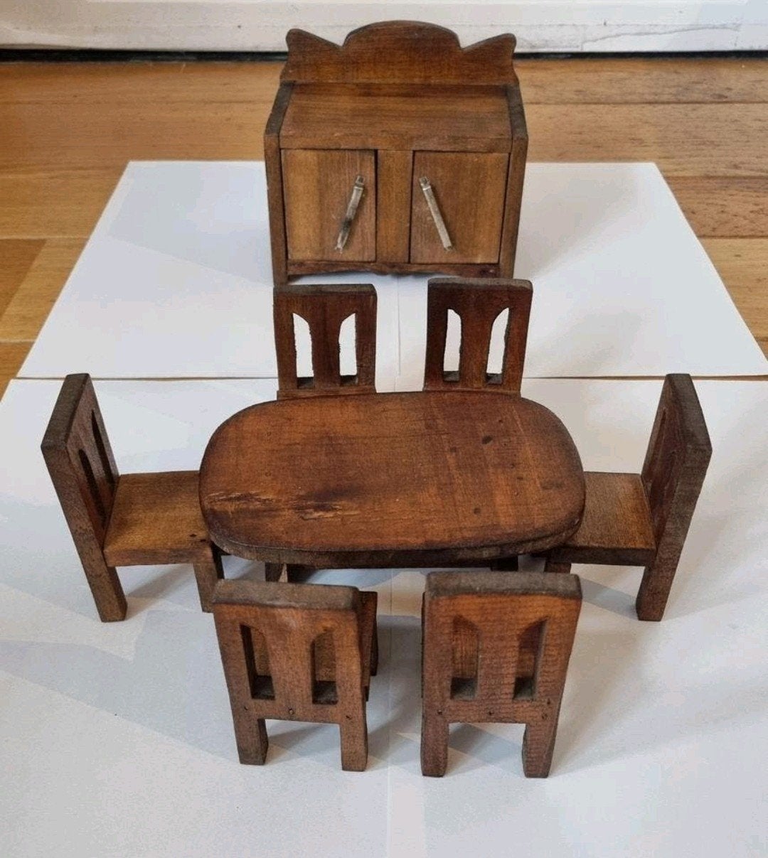 miniatuur meubels poppenhuis tafel stoelen  kast, Ophalen of Verzenden, Zo goed als nieuw, Poppenhuis
