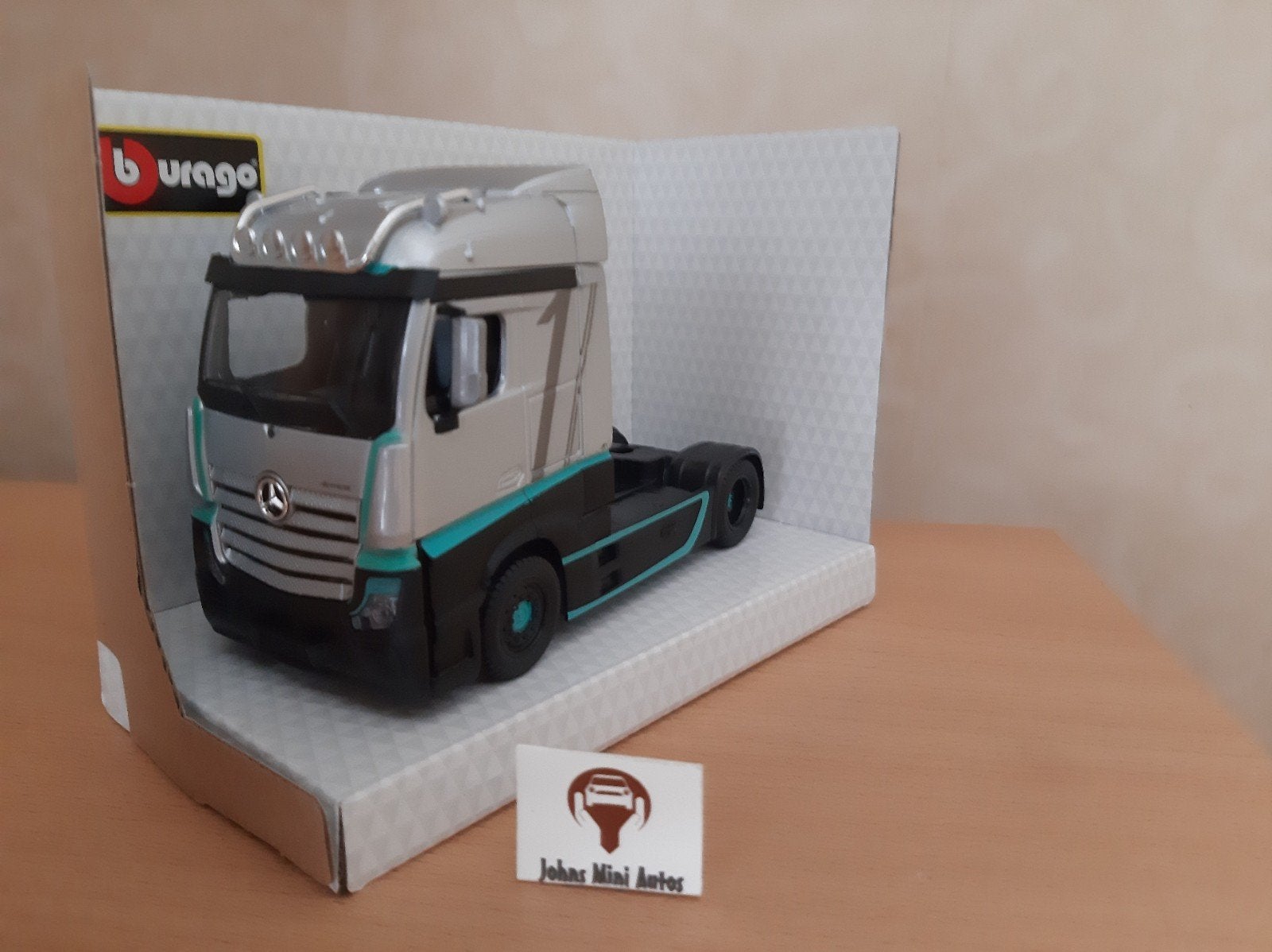 Mercedes Benz Actros Gigaspace 2020 F1 van Bburago 1:43, Overige merken, Nieuw, Ophalen of Verzenden, Bburago