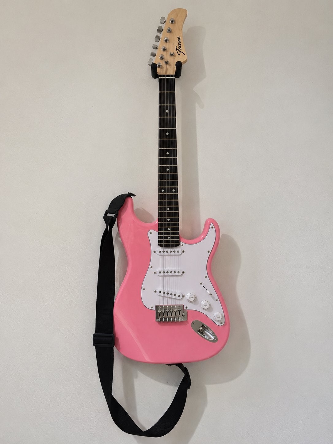 Roze Finesse elektrische gitaar met versterker, Met versterker, Zo goed als nieuw, Solid body, Ophalen