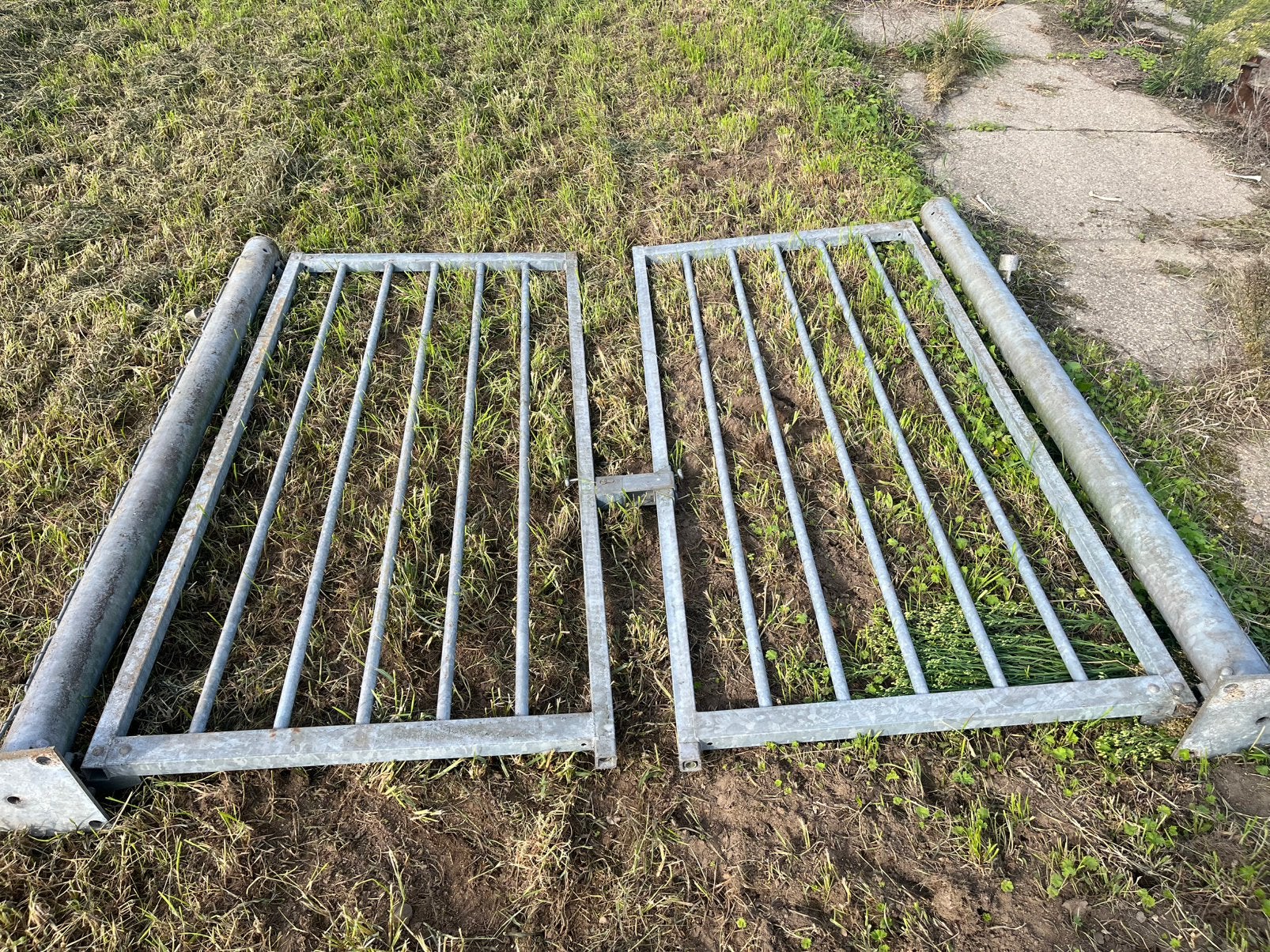 Gegalvaniseerde poort met kolommen, Tuin en Terras, Ophalen of Verzenden, Zo goed als nieuw, IJzer, 200 cm of meer