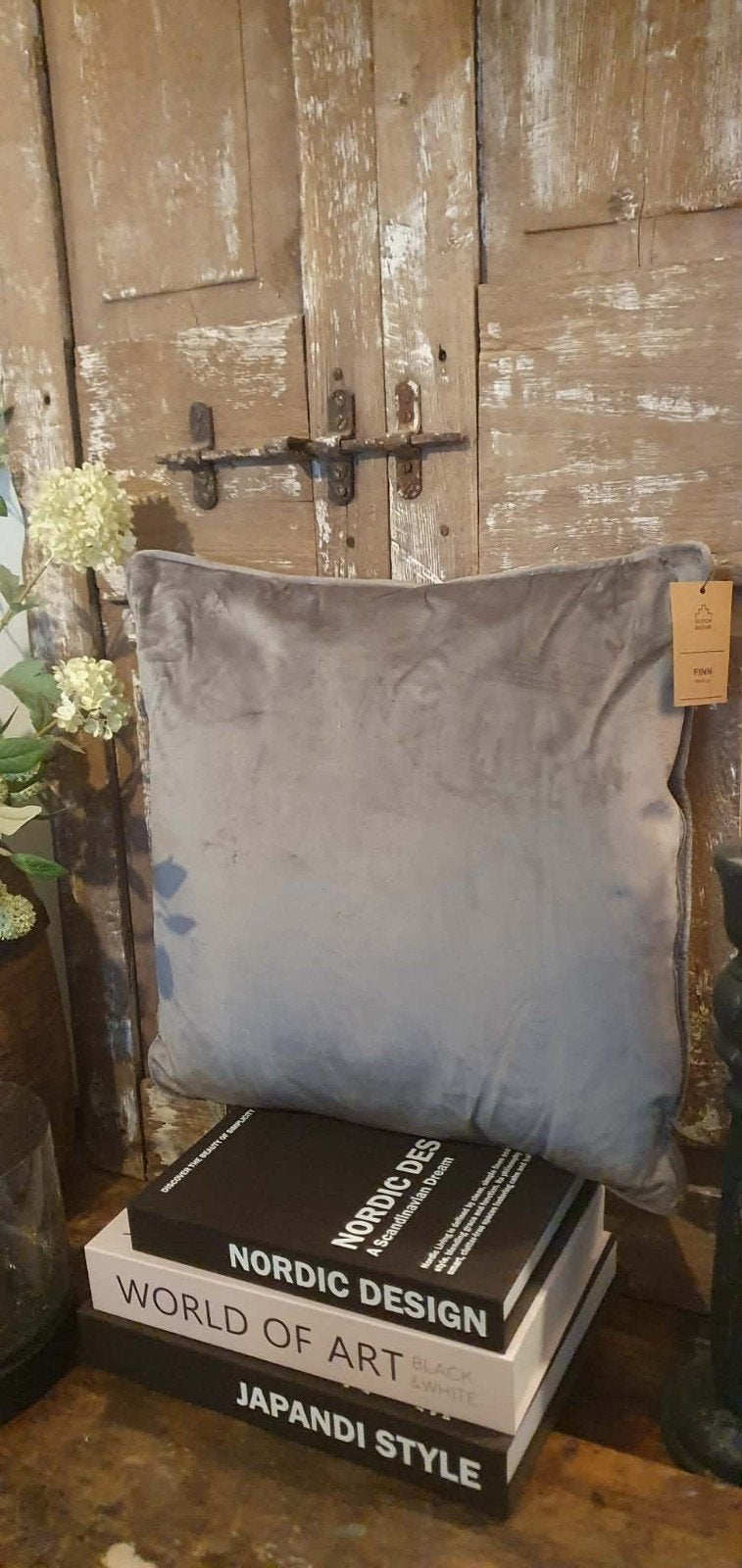 Kussen Finn 45x45 cm velours grijs (2x beschikbaar), Vierkant, Nieuw, Ophalen of Verzenden, Sierkussen