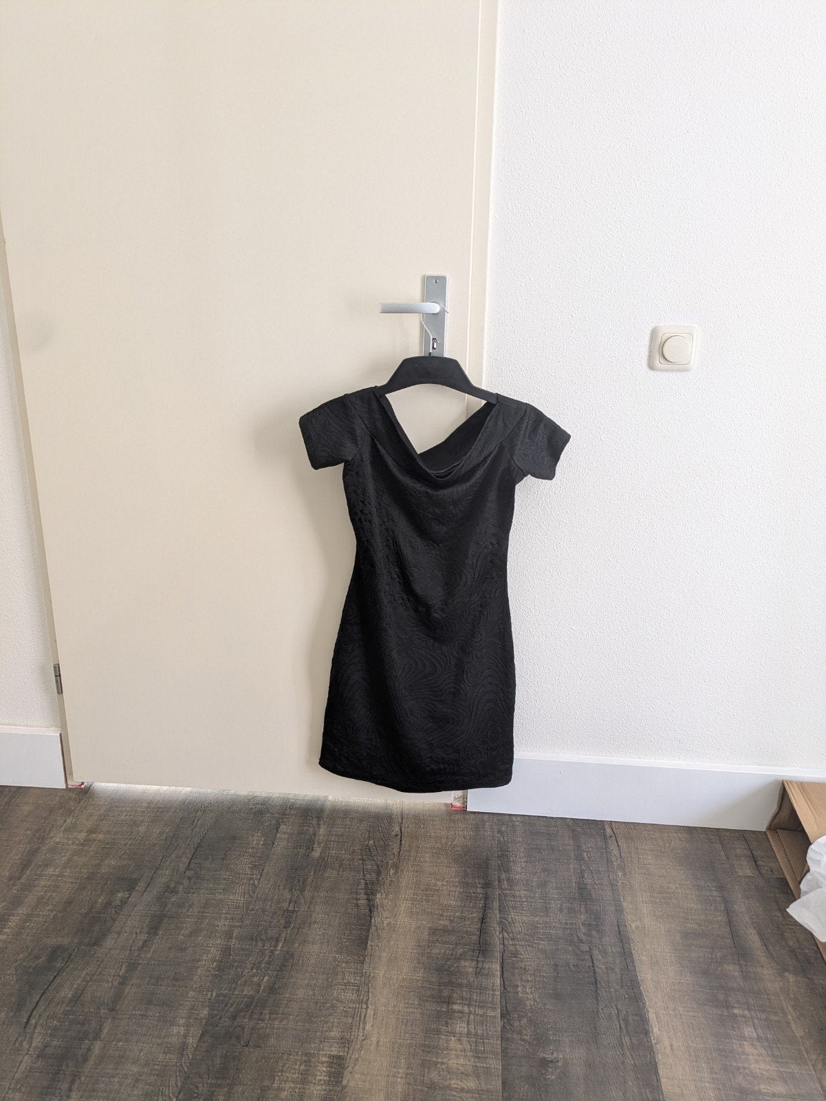 Zwart jurkje met watervalhals van Atmosphere maat 36, Kleding | Dames, Zwart, Ophalen of Verzenden, Zo goed als nieuw, Maat 36 (S)