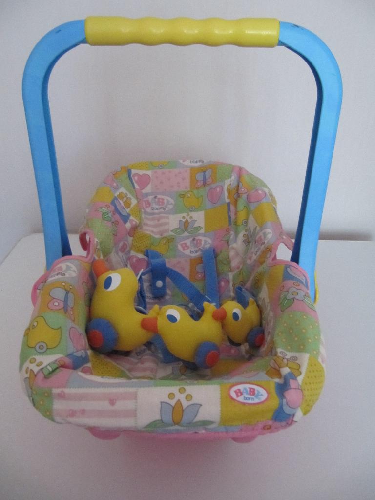Baby Born - draagstoeltje/maxi cosi, Kinderen en Baby's, Speelgoed | Poppen, Ophalen of Verzenden, Zo goed als nieuw, Overige typen