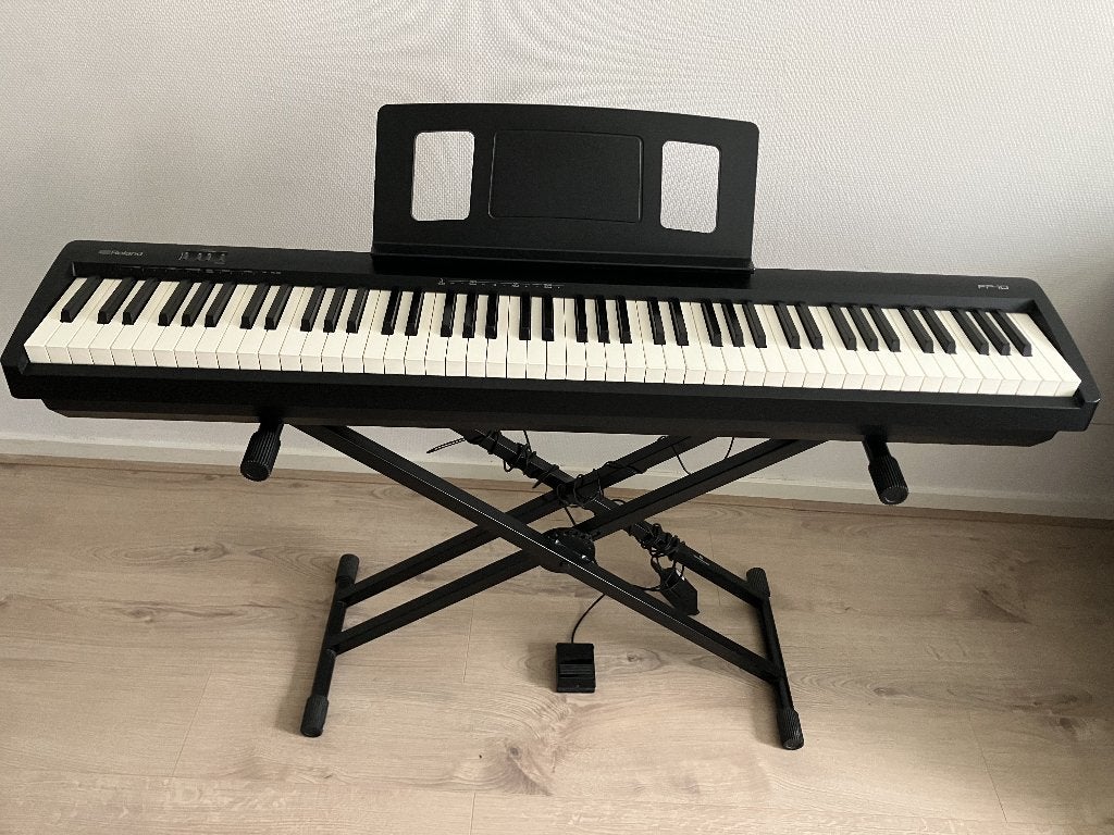 Digital piano (with stand & pedal) - Roland FP-10 88 keys, Ophalen, Zwart, Digitaal, Zo goed als nieuw