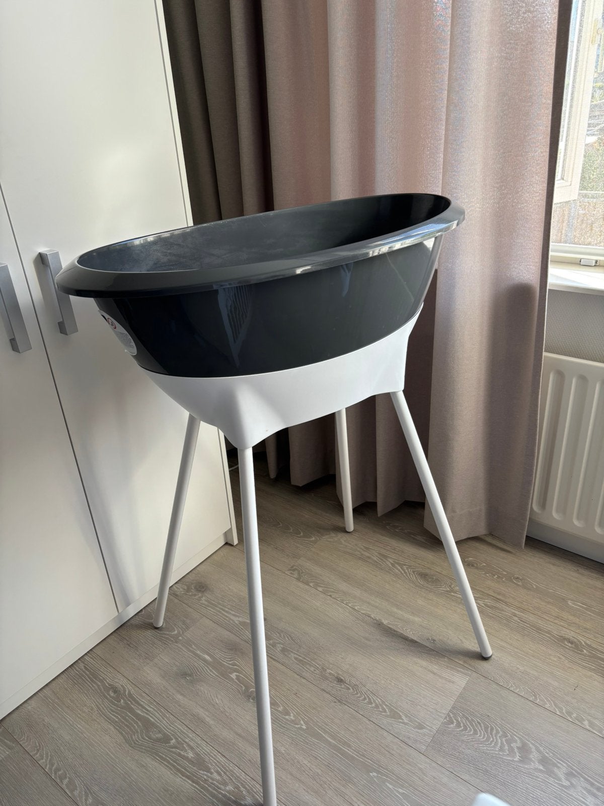 Luma babybadje met afvoerslang, zitje en standaard, Kinderen en Baby's, Gebruikt, Badje, Standaard, Ophalen