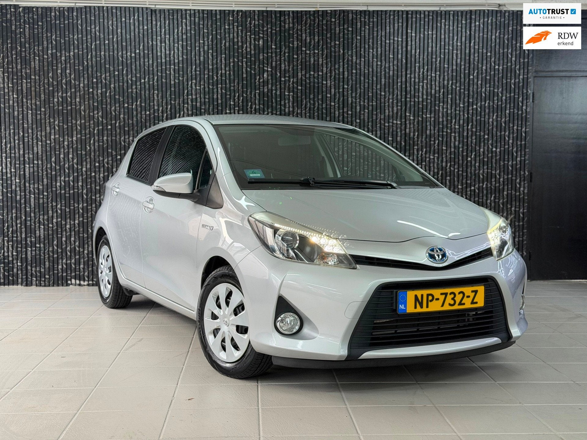 Toyota Yaris 1.5 Hybrid Automaat | camera | Navi | dealer OH, Euro 5, 1497 cc, Gebruikt, 4 cilinders