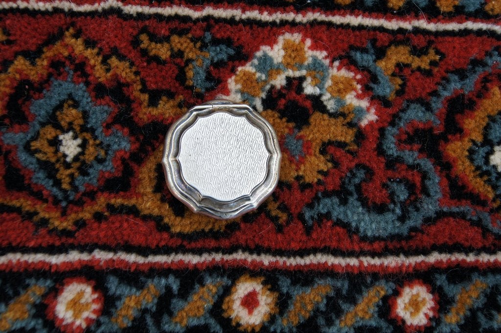 Antiek Zilveren Pillendoosje met Gegraveerd Patroon, Ophalen of Verzenden, Zilver