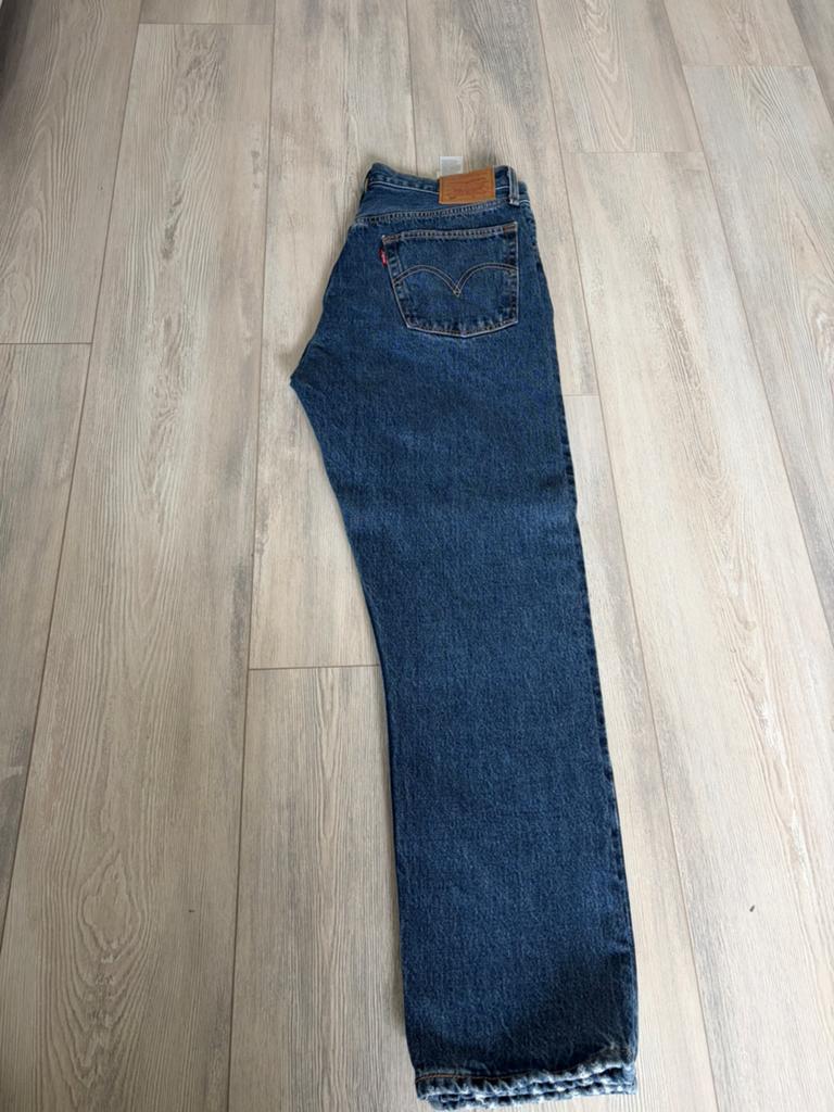 Spijkerbroek Levi 501, Ophalen of Verzenden, Zo goed als nieuw, Blauw, W32 (confectie 46) of kleiner