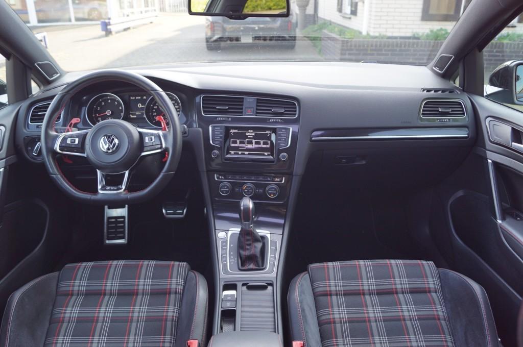 Volkswagen GOLF GTI 2.0 TSI DSG Armytrix/Pano/Keyless/Dynaui, Auto's, Automaat, Gebruikt, Euro 6, 4 cilinders
