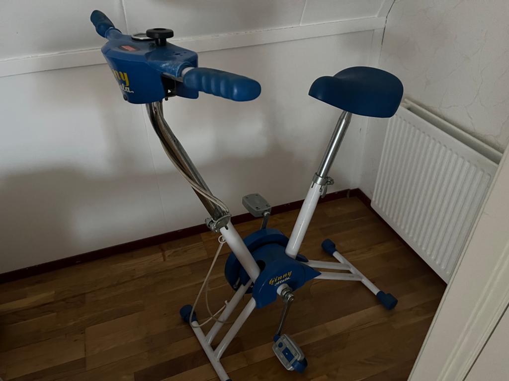 Ginny Hula Hometrainer - Compact en Gebruikt, Ophalen, Gebruikt, Metaal, Benen